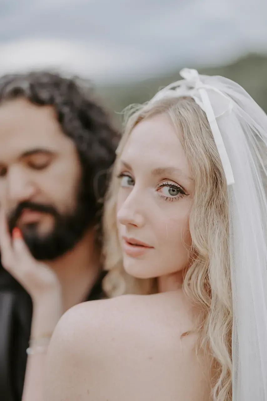 Ritratto della sposa con velo